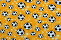 Futbalky na žltom jersey