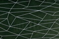 Pavučina biela na vojensko-zelenej teplákovine