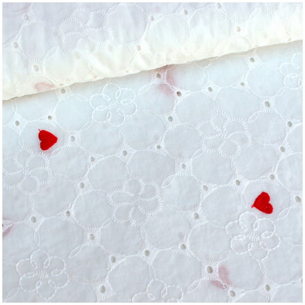 Madeira biela s červenými vyšívanými srdiečkami